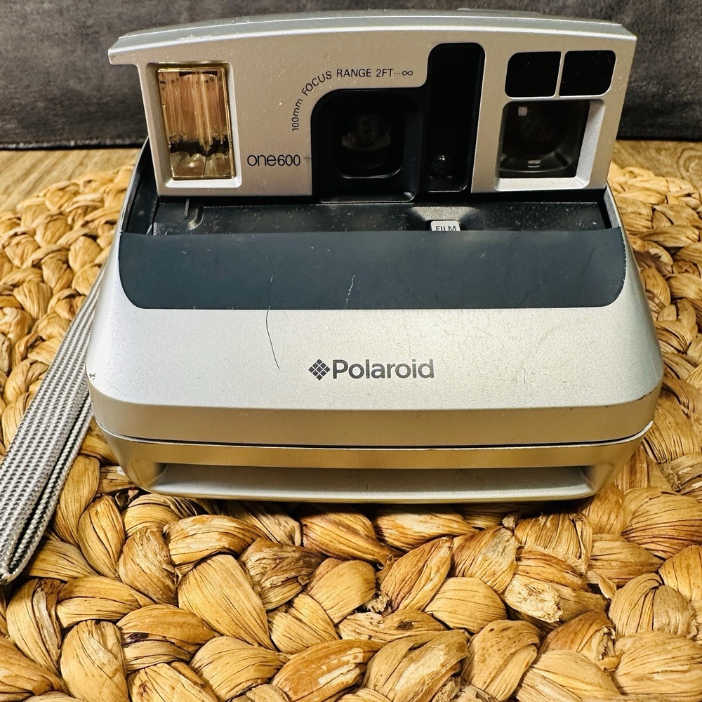 Vintage Polaroid One 600 Instant Film Camera Silver 100mm Focus Range 2 FT